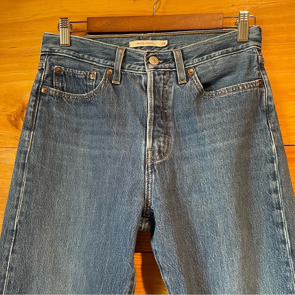 Levi’s Wedgie Straight Leg High Rise Button Fly Jeans 28 - Picture 3 of 12